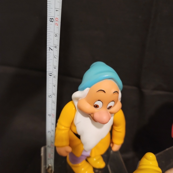 Vintage DISNEY Snow White 7 Dwarfs Rubber Figure 5"- 7" Posable Sleepy Dopey Doc - Picture 10 of 16